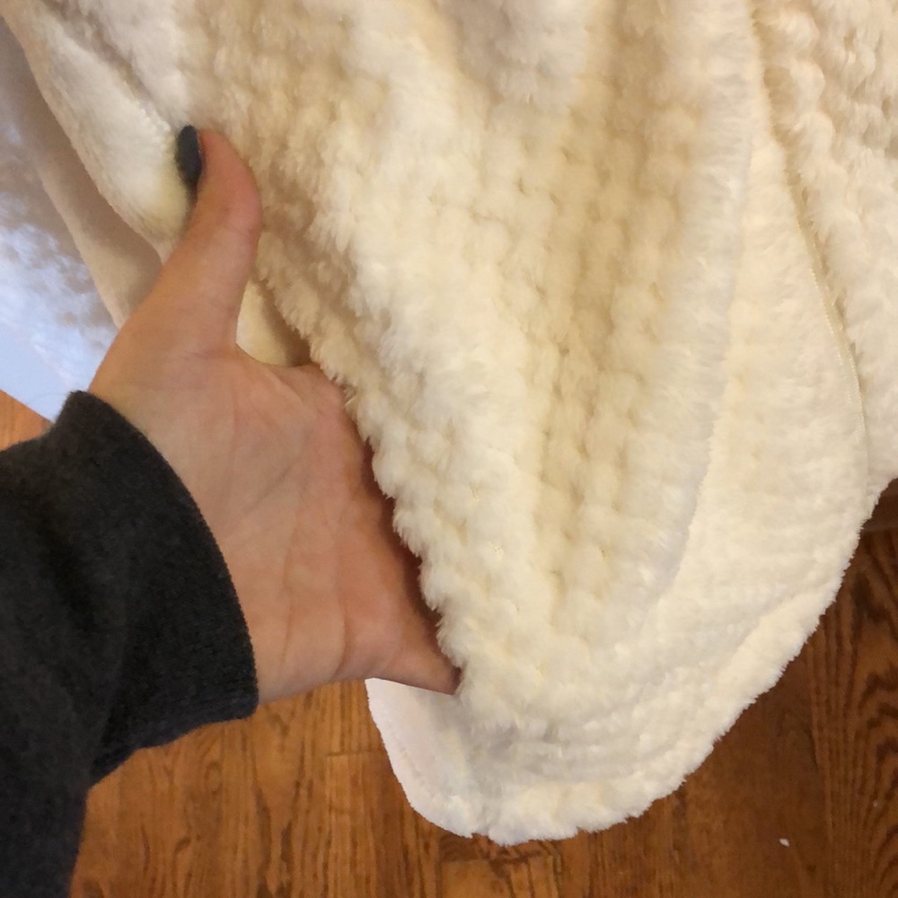 White jacket. - Picture 6 of 7